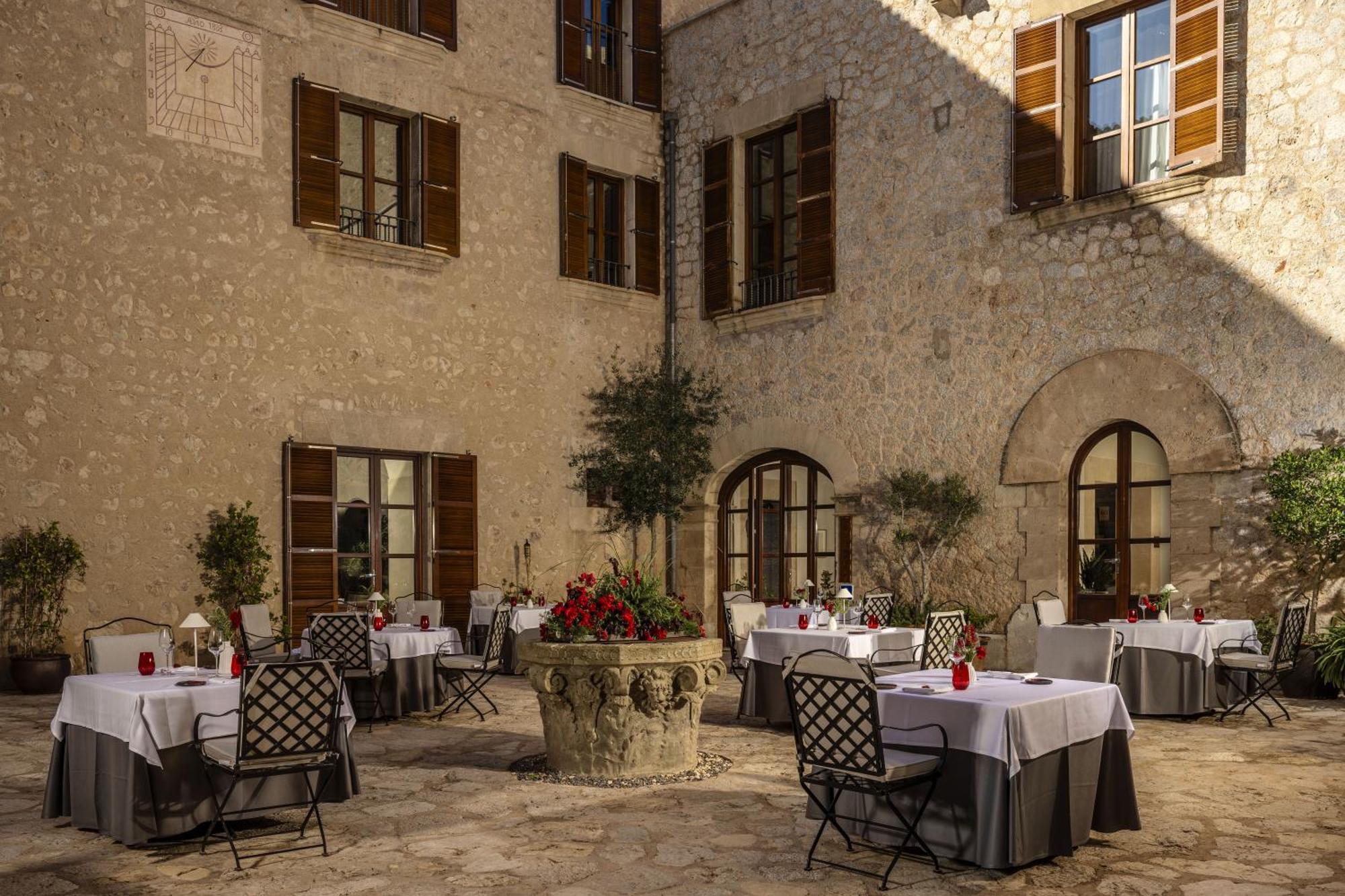 Castell Son Claret - The Leading Hotels Of The World Es Capdella Exterior foto